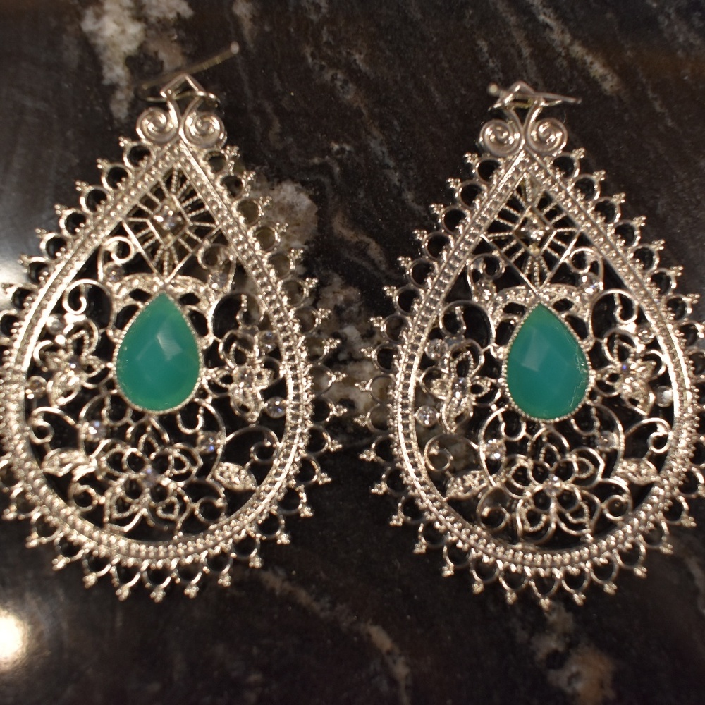 🆕 Forever 21 teardrop earrings